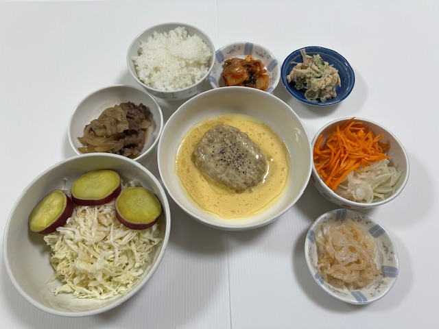 小皿に盛った料理