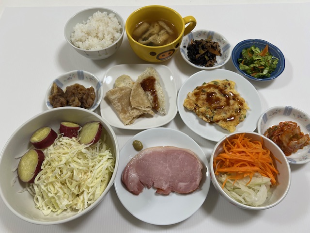 小皿に盛った料理
