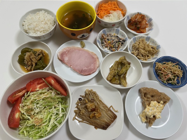 小皿に盛った料理