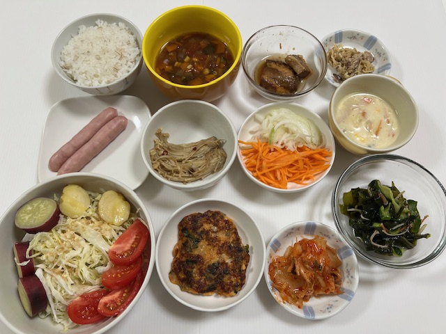 小皿に盛った料理