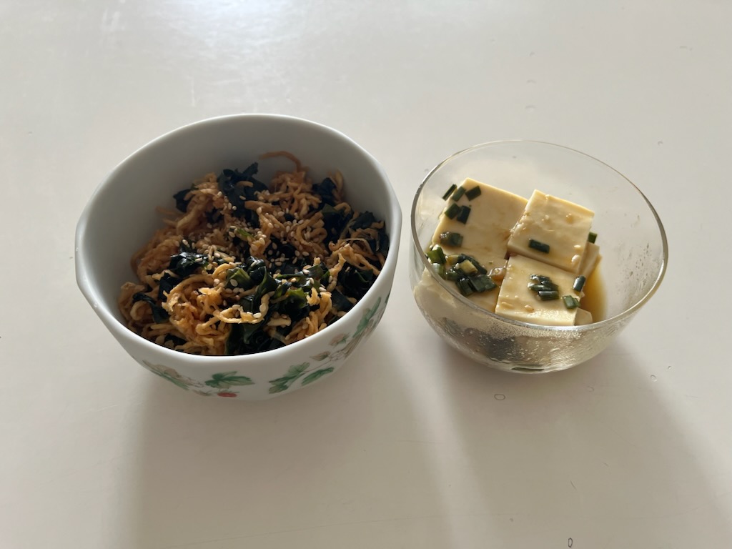 切干わかめ、豆腐のにらダレ漬け