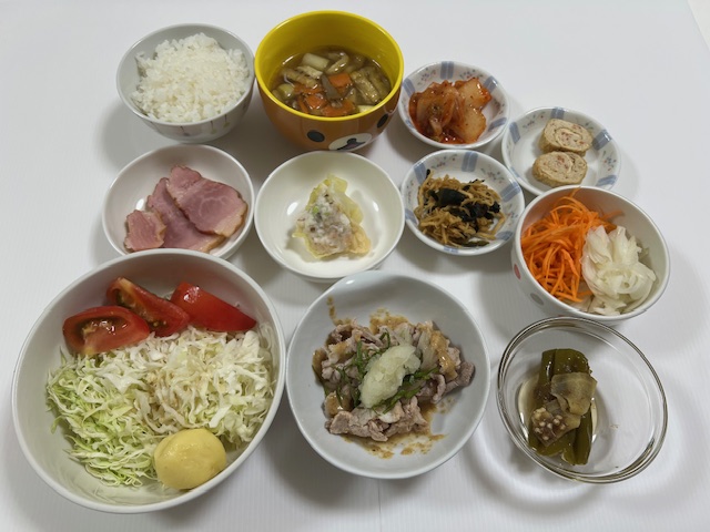 小皿に盛った料理