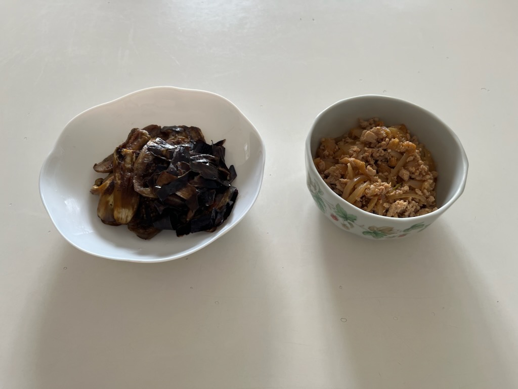 なすの蒲焼、鶏ひき肉で親子丼風