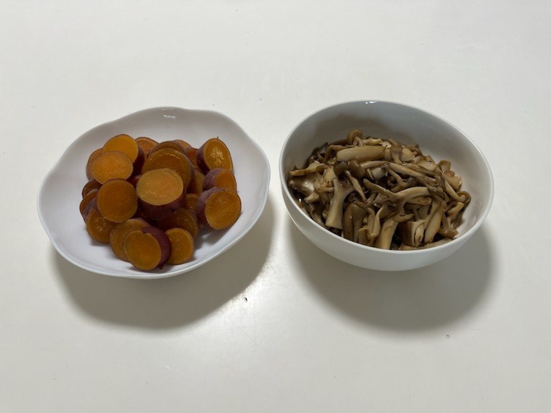 茹でさつまいも、きのこ炒め