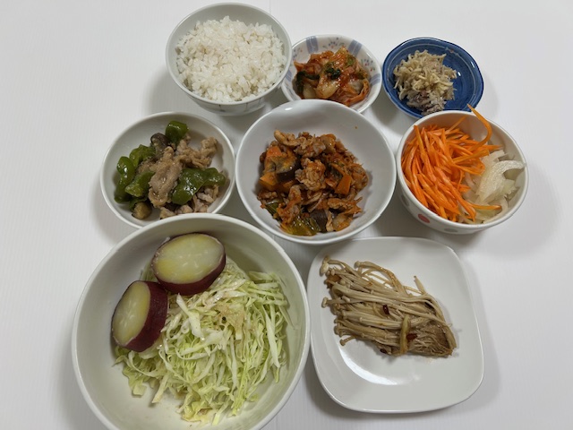 小皿に盛った料理