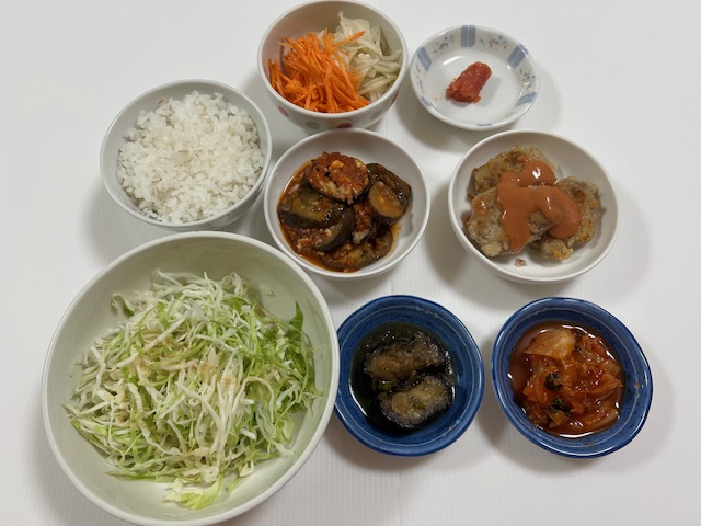 小皿に盛った料理