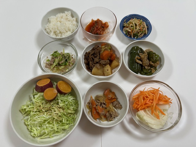 小皿に盛った料理