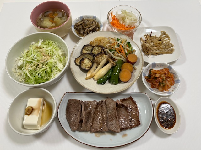 小皿に盛った料理