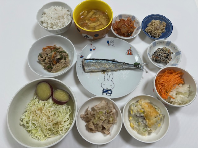 小皿に盛った料理