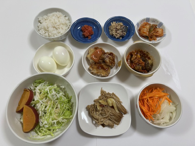 小皿に盛った料理