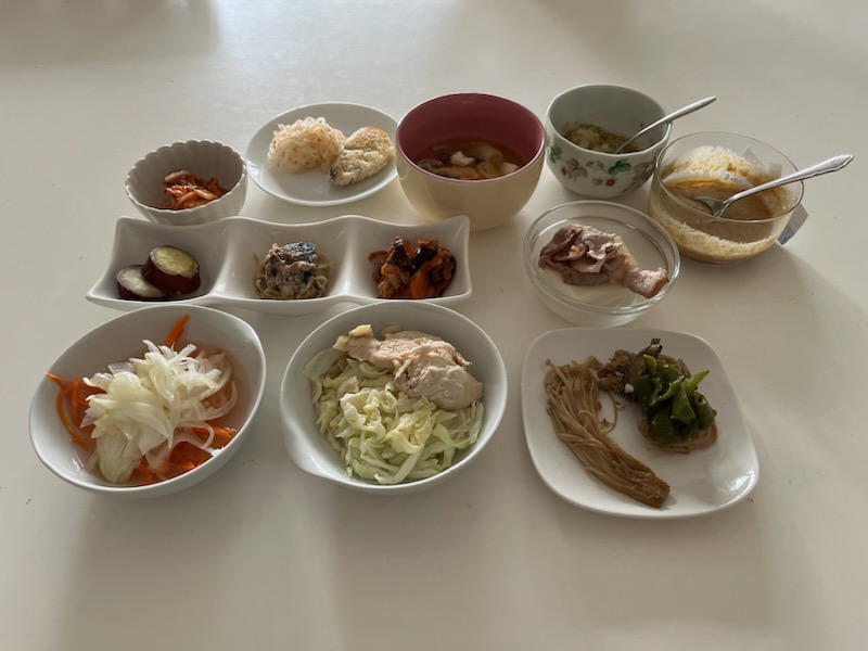 小皿に盛った料理