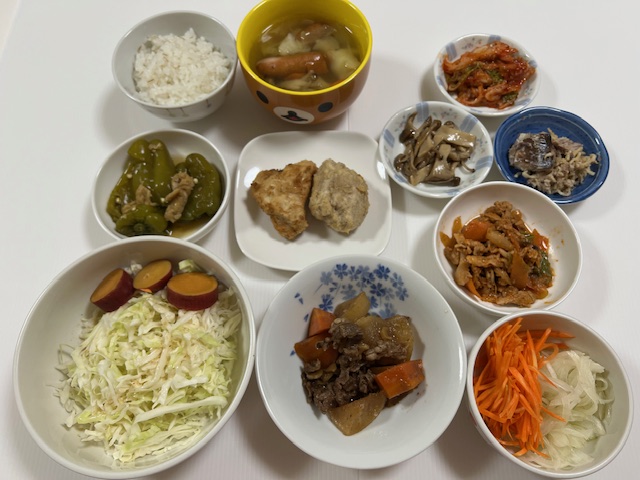 小皿に盛った料理