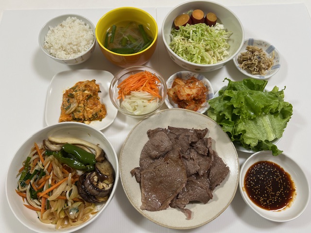 小皿に盛った料理