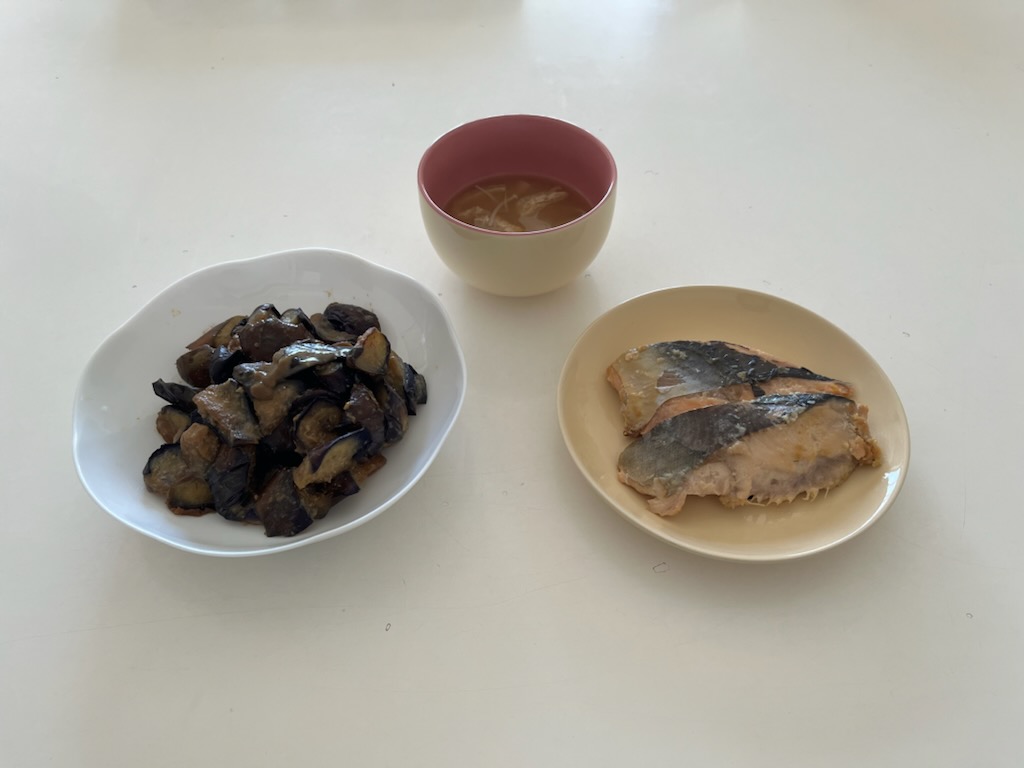 なすみそ炒め、みそ汁、鮭西京漬け