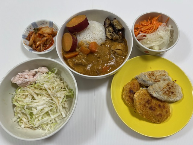 小皿に盛った料理