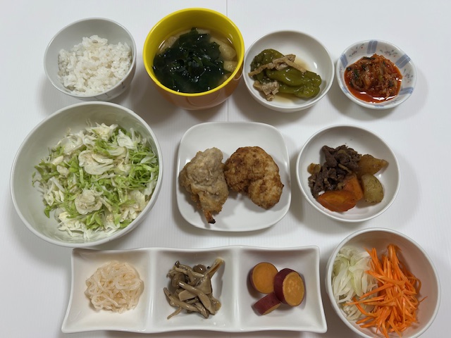 小皿に盛った料理