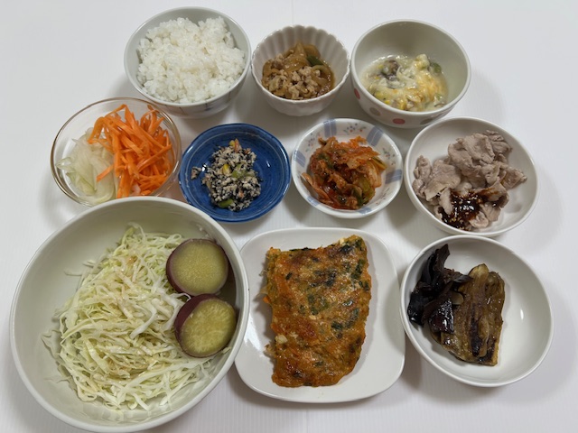 小皿に盛った料理