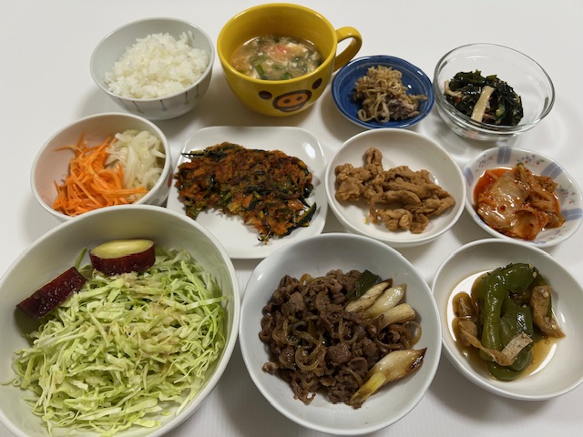 小皿に盛った料理