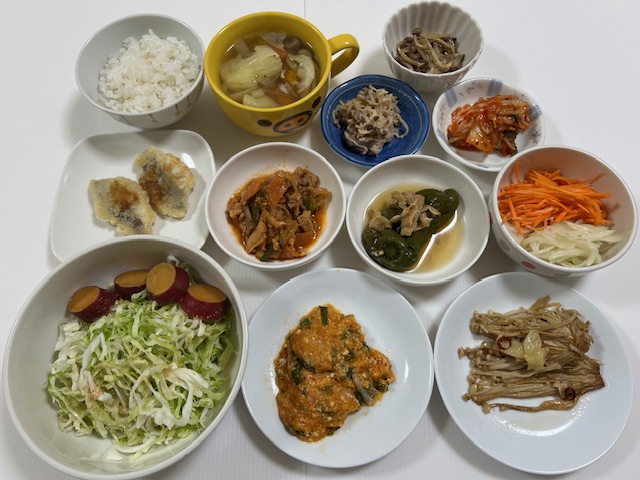 小皿に盛った料理