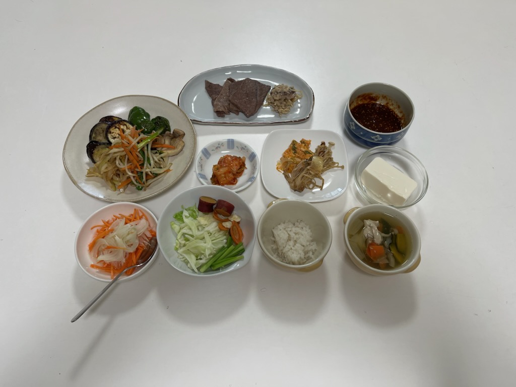 小皿に盛った料理