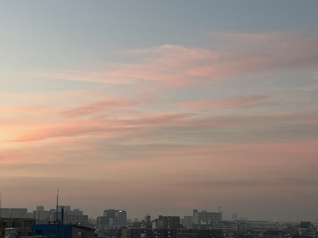 朝焼けに照らされた雲