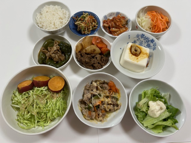 小皿に盛った料理