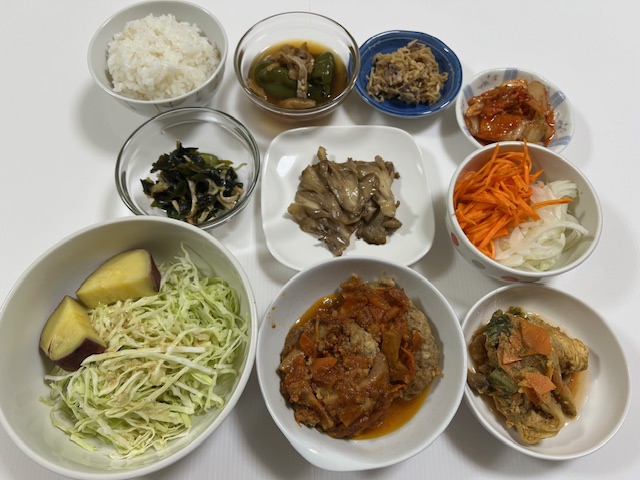 小皿に盛った料理