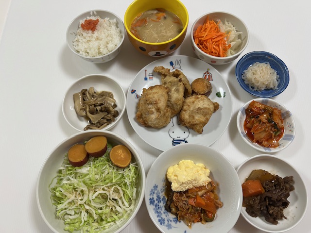 小皿に盛った料理