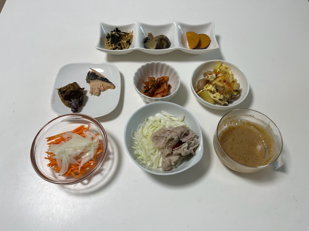 小皿に盛った料理