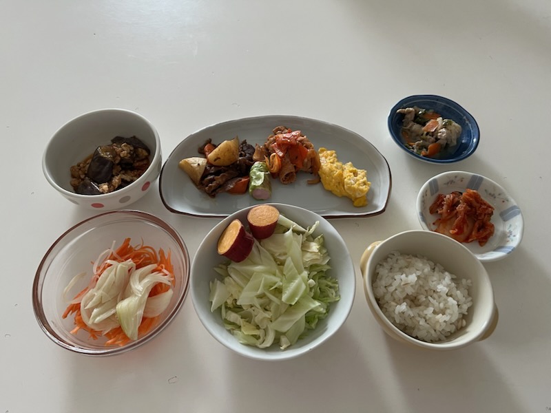 小皿に盛った料理