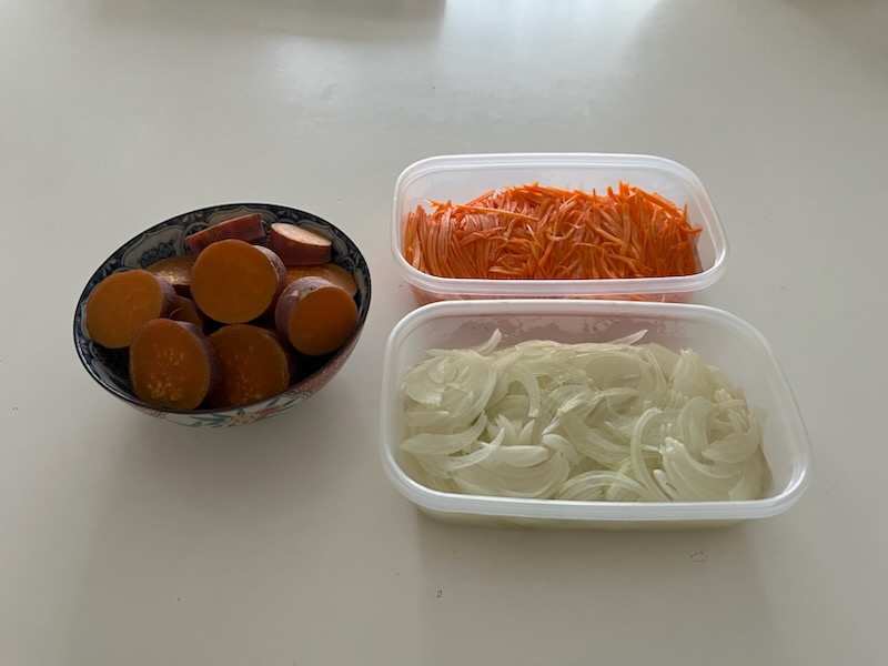 茹でさつまいも、酢玉ねぎ、酢にんじん