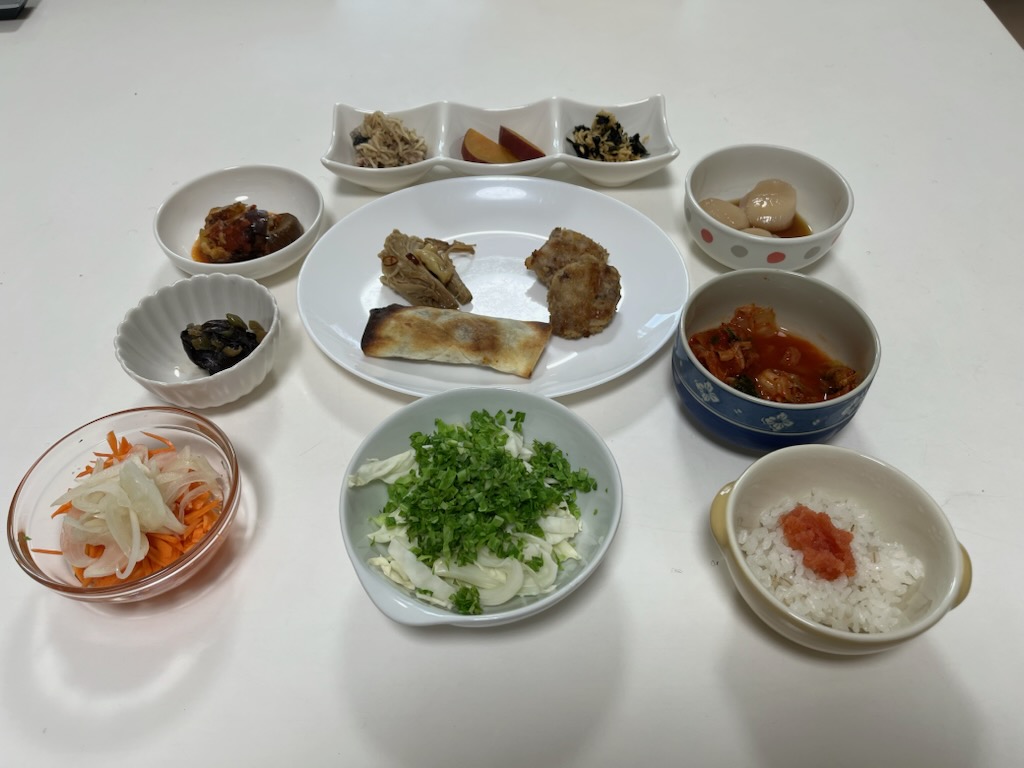小皿に盛った料理