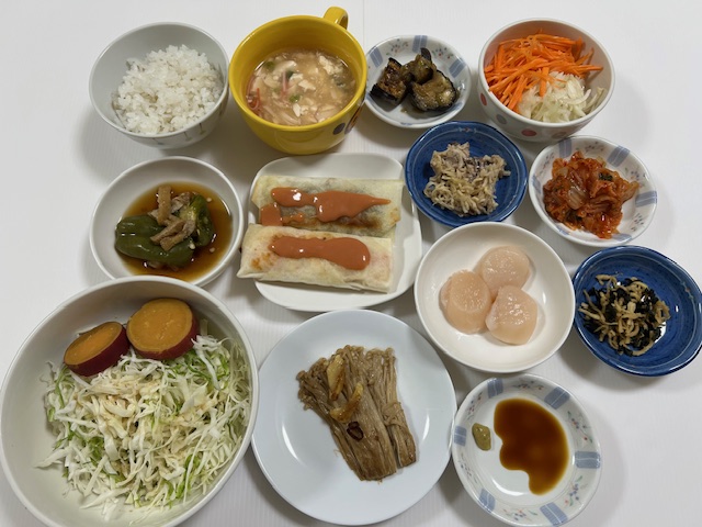 小皿に盛った料理