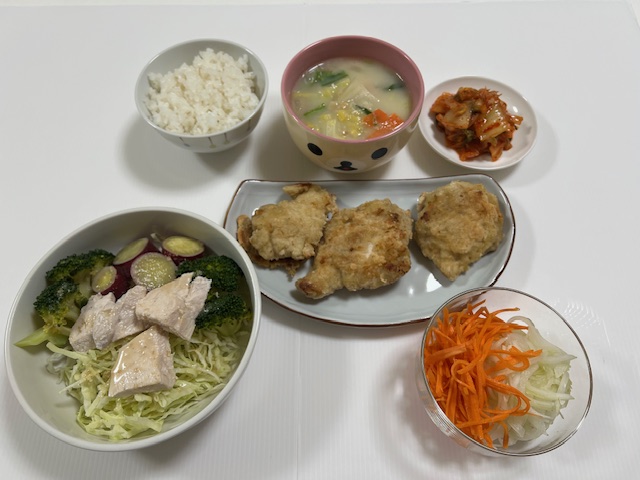 小皿に盛った料理