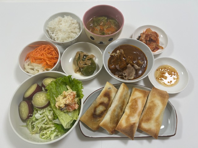 小皿に盛った料理