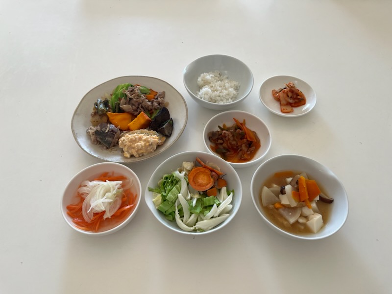 小皿に盛った料理