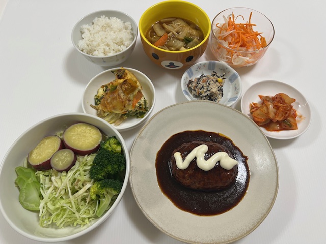 小皿に盛った料理