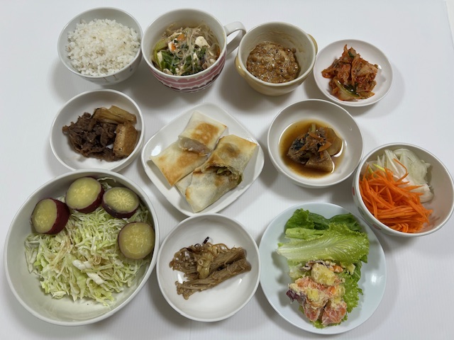 小皿に盛った料理