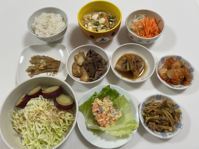 小皿に盛った料理