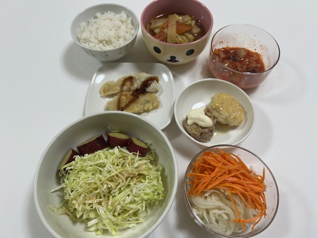 小皿に盛った料理