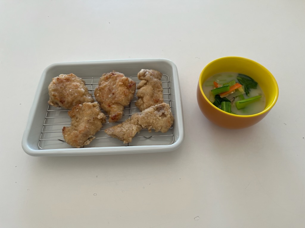 フライドチキンと茹で汁スープ