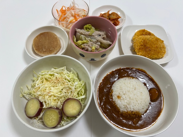 小皿に盛った料理