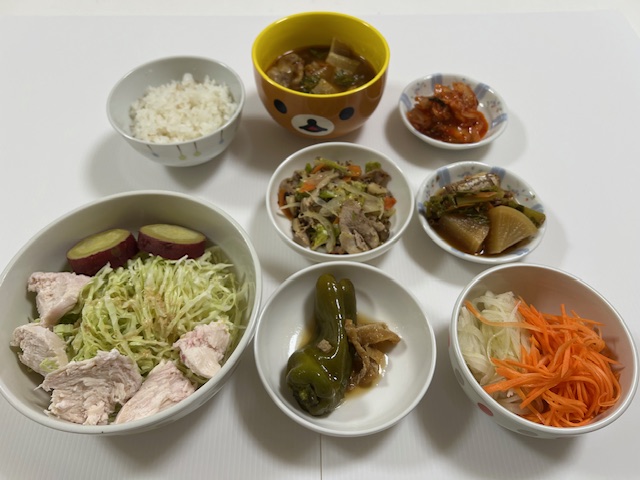 小皿に盛った料理