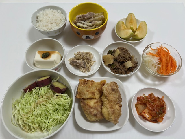 小皿に盛った料理