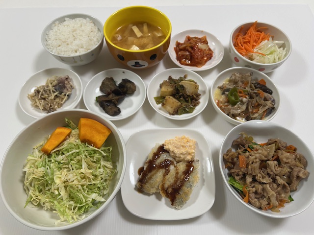 小皿に盛った料理