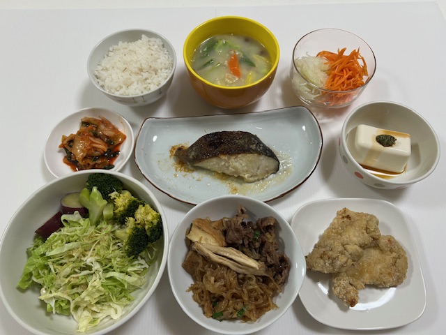 小皿に盛った料理