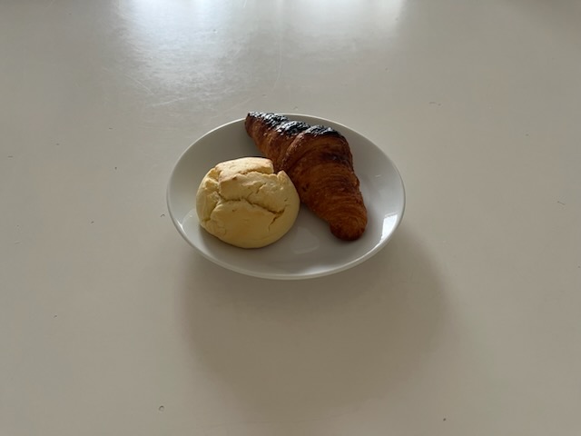 スコーンとクロワッサン
