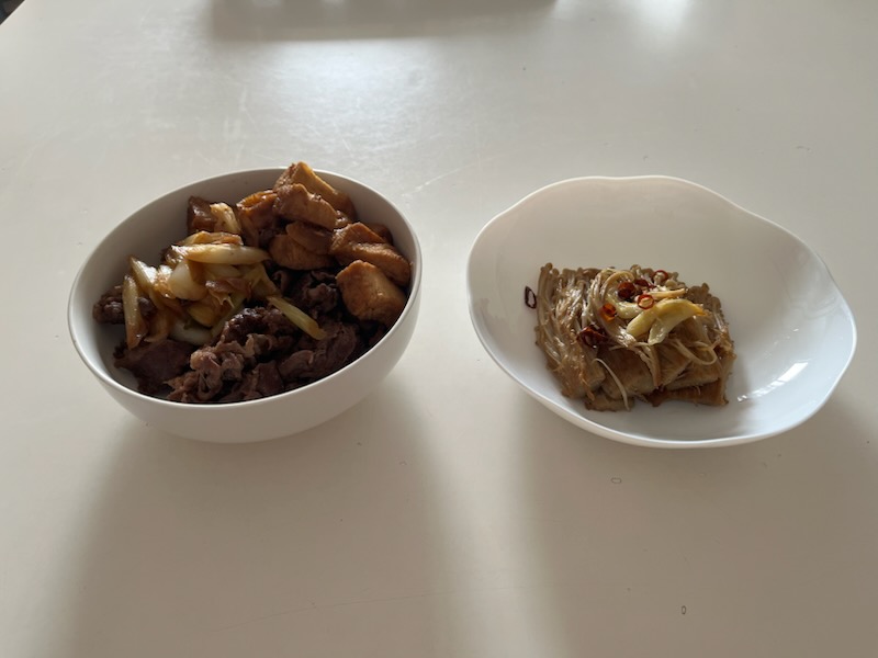 肉豆腐、えのきのペペロンチーノ風。