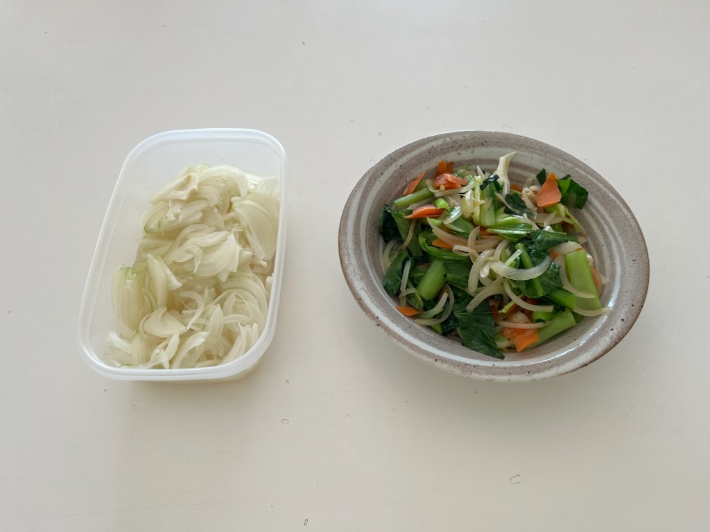 酢たまねぎ、野菜炒め。