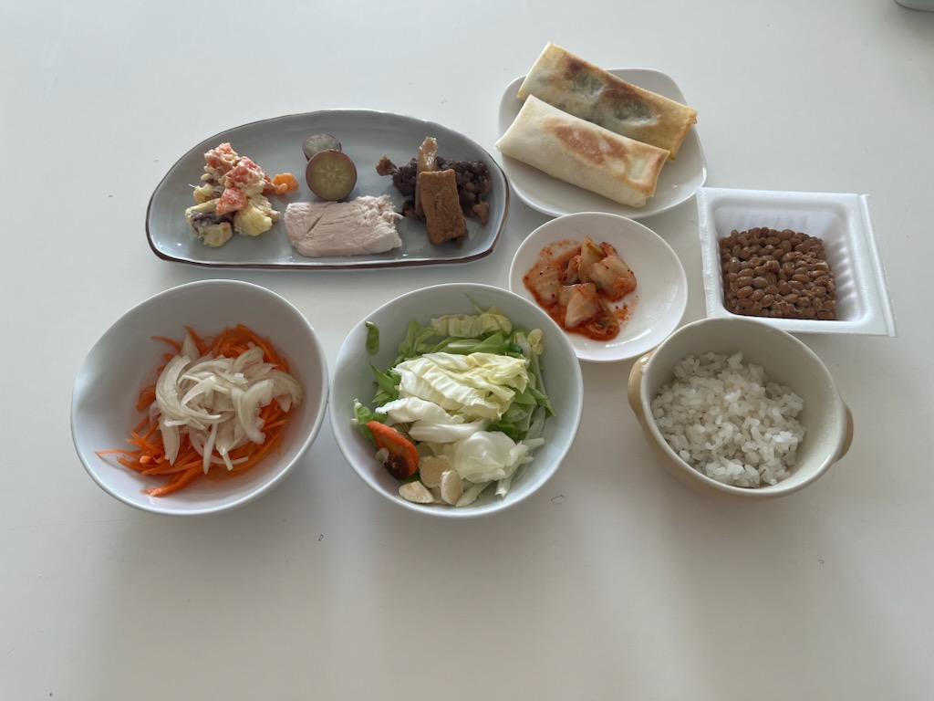 小皿に盛った料理